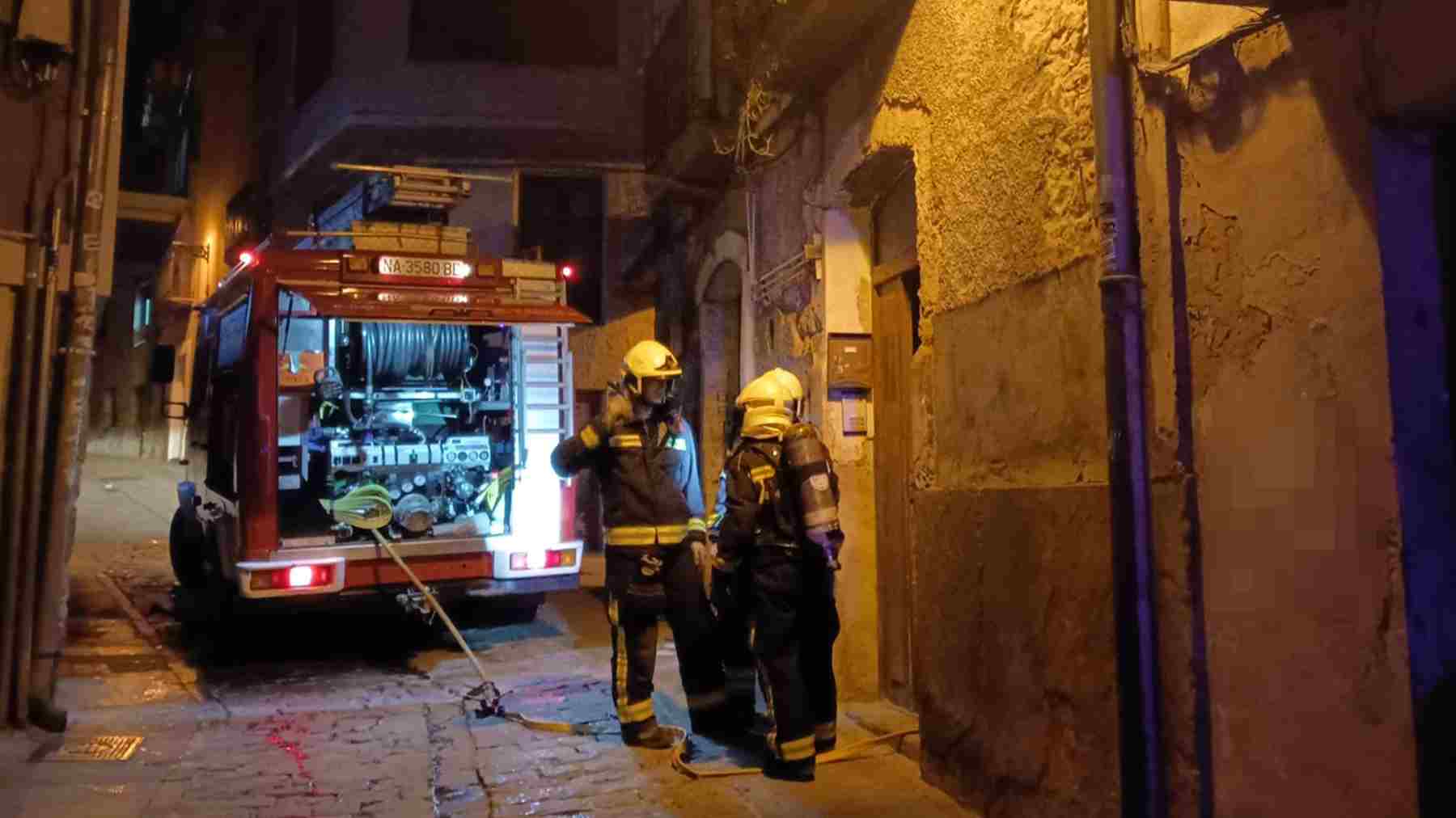 Un incendio devora una cocina en el centro histórico de una localidad navarra: hay un herido