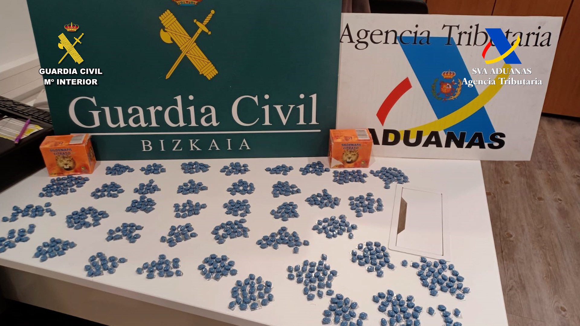 Intervenidas 2.703 pastillas de sildenafilo en el Aeropuerto de Bilbao