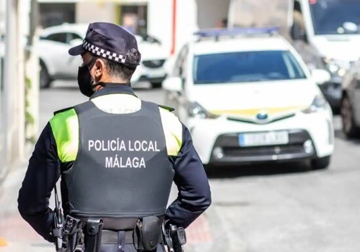 Joven agrede a su madre y atenta contra un policía tras ser captado maltratando a su perro en plena vía pública