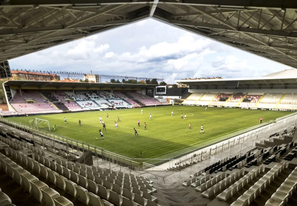 El detenido tenía pasquines de grupos ultras del Burgos FC
