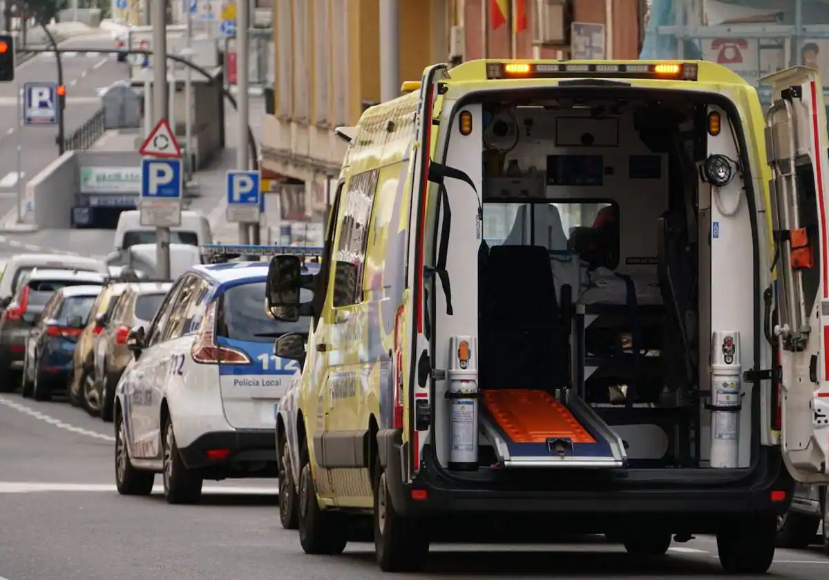 Trasladado al hospital tras volcar su turismo en Barbadillo