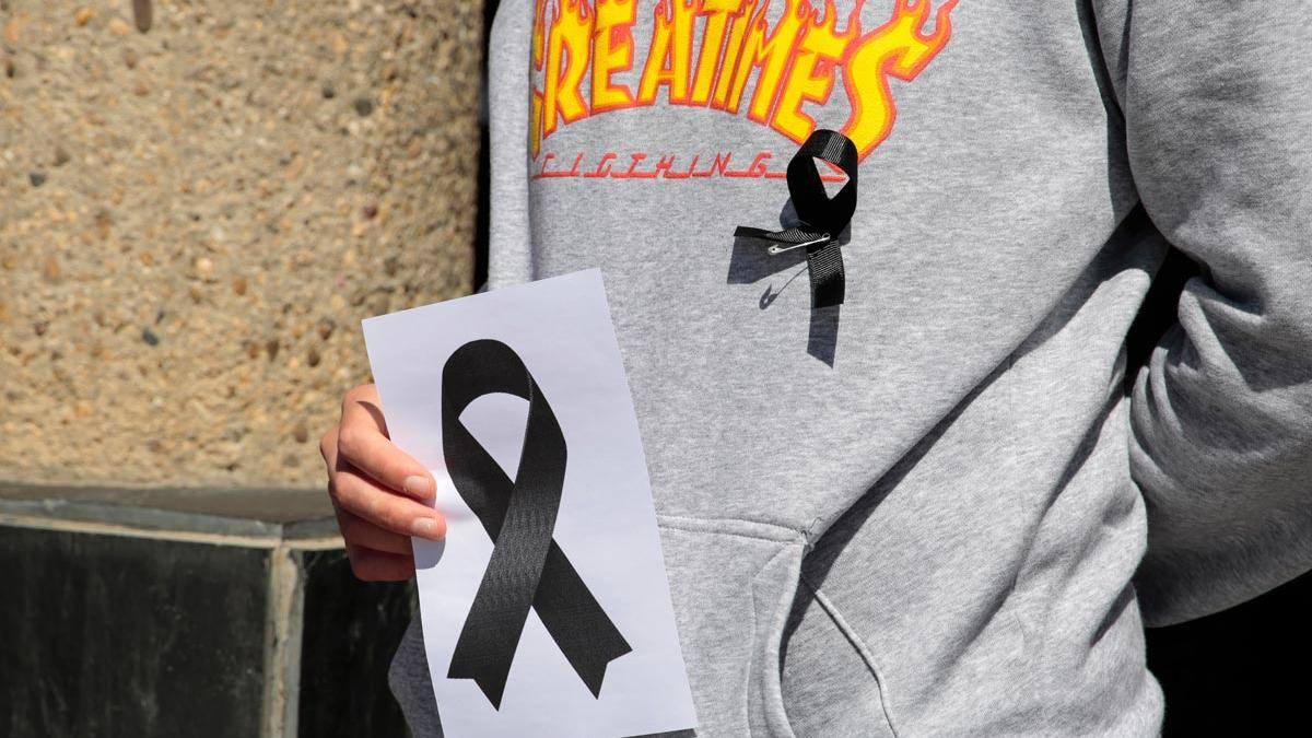 Luto en la ULE por la muerte del estudiante apuñalado por Jorge Cervantes Bello.