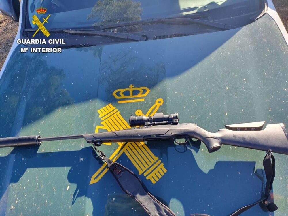 La Guardia Civil interviene tres silenciadores de arma