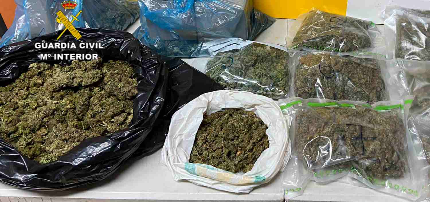 Detenidos dos hombres en un control en el Arenal con casi cinco kilos de marihuana en su coche