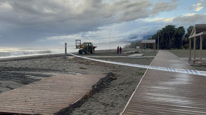La borrasca y el temporal dejan nuevo destrozos a su paso por la Costa de Granada