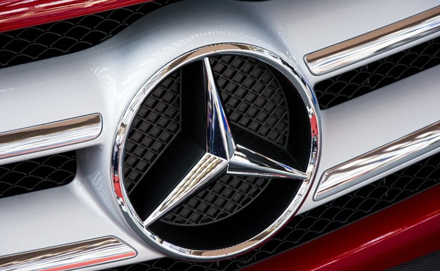 La planta de Mercedes Vitoria suspende producción para ajustarse a la demanda del mercado