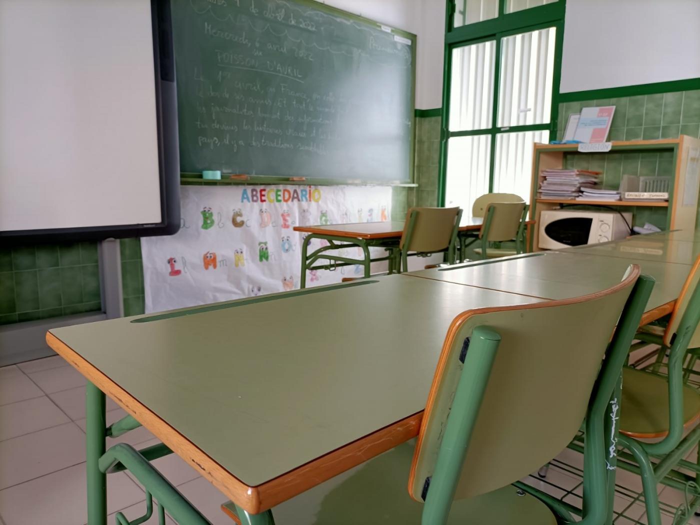 Alumno del IES Celia Viñas de Almería pierde un ojo tras agresión escolar, autoridades toman medidas.