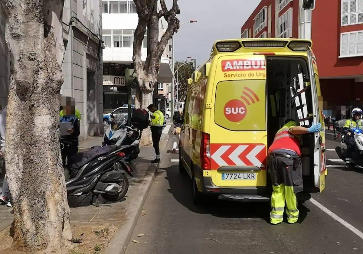 Un motorista atropella a un peatón en la capital grancanaria