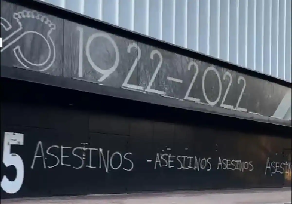 El Plantío amanece con pintadas de 'asesinos'