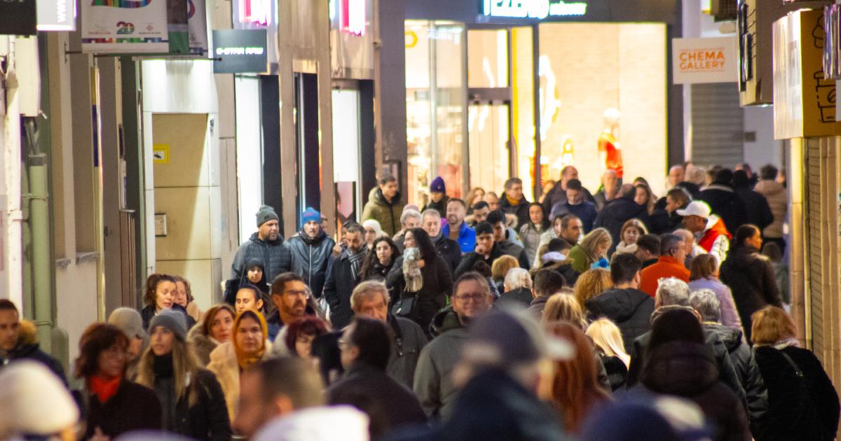 Mujer es detenida por agredir a dependienta y robar una colonia en perfumería del Eix Comercial de Lleida