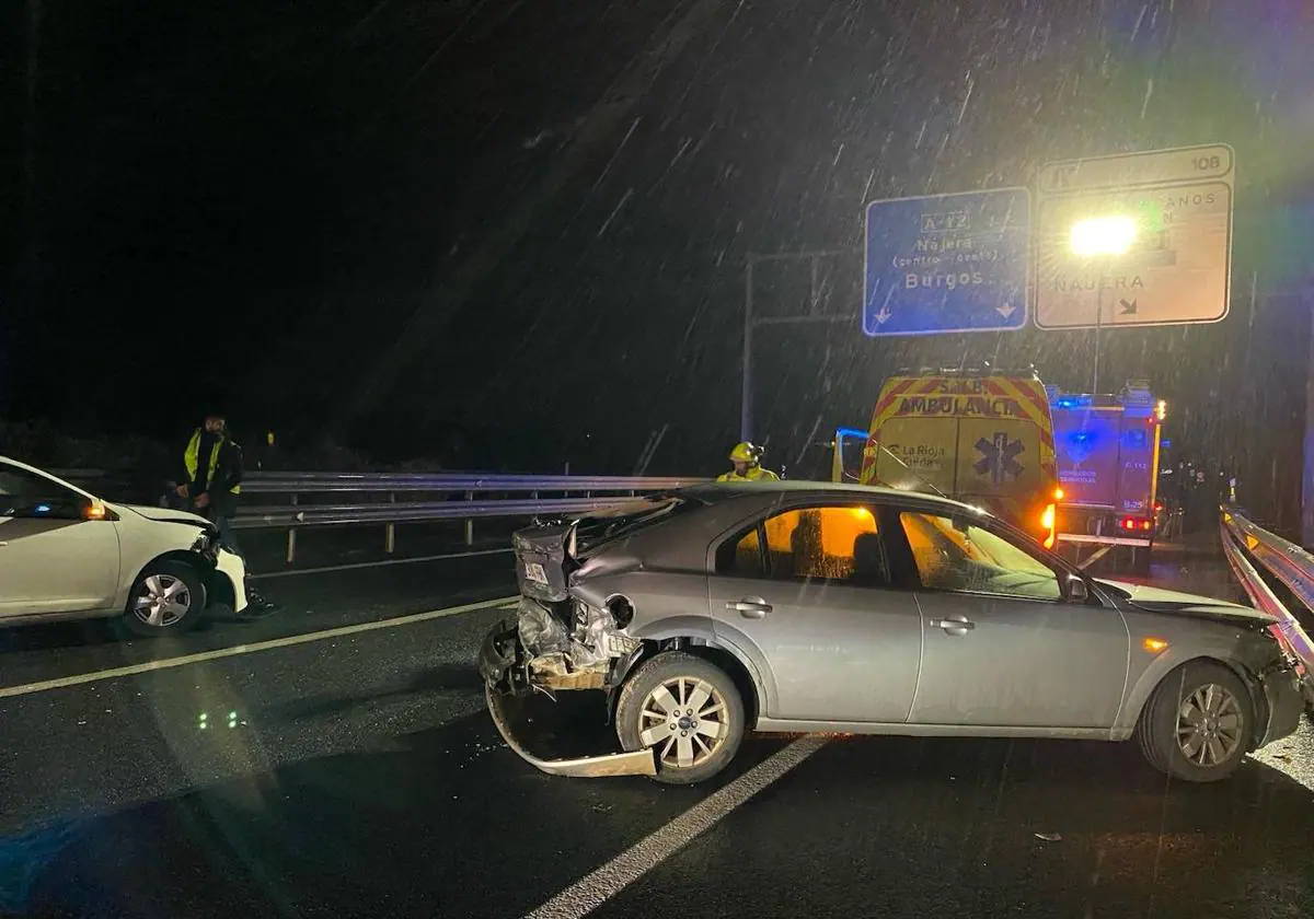 Pequeña retención en la A-12 debido a dos accidentes consecutivos en Huércanos, Alesón y Nájera