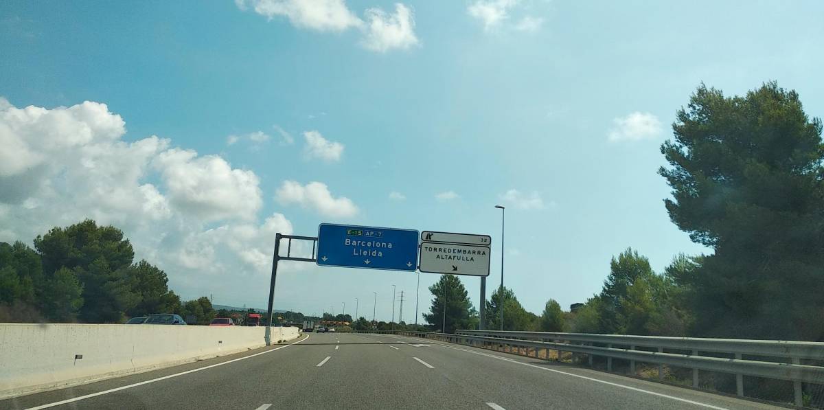 Persecución a banda de ladrones en la autopista AP-7 utilizando el método del peruano