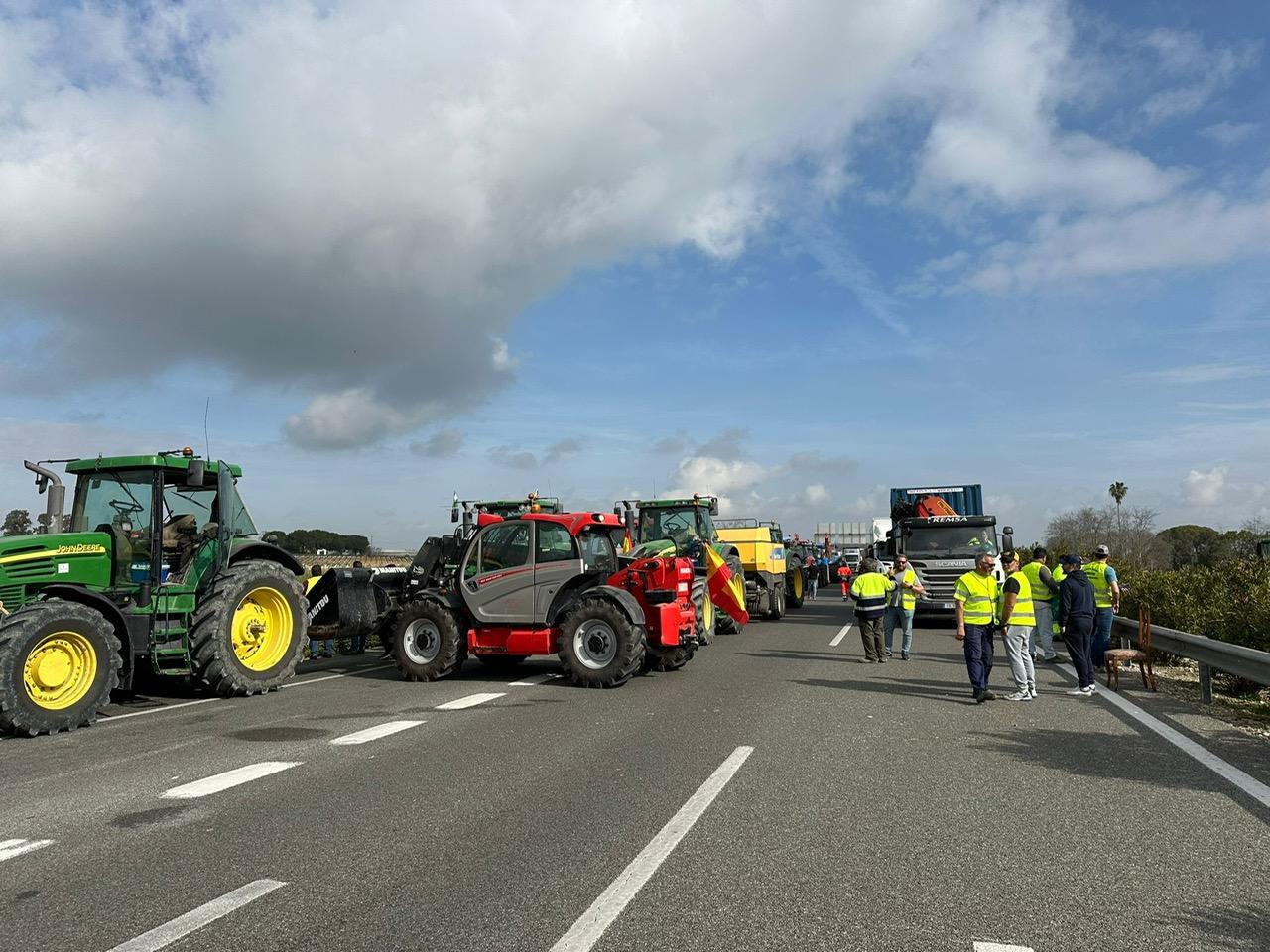 Protestas de los agricultores en la A-4.  - Viva