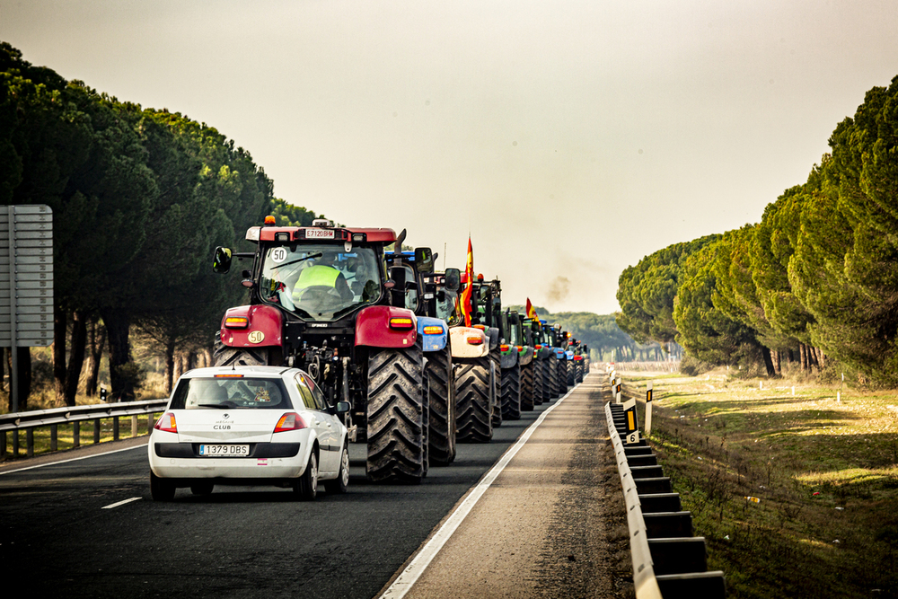 Protestas agrícolas causan problemas de circulación en las carreteras N-122 y A-6, según la DGT
