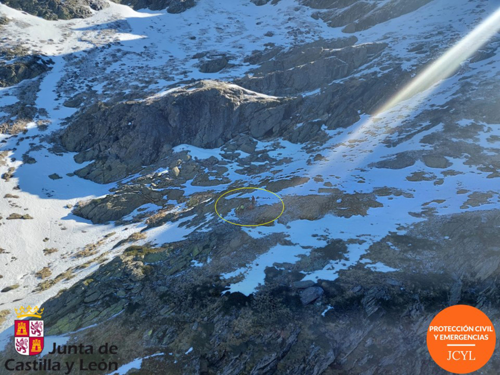 Evacuados en helicóptero dos montañeros en el Pico del Lobo