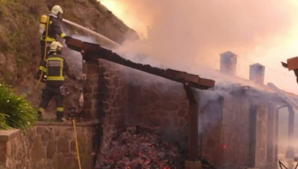 Se incendia una edificación con combustible y aperos junto a una vivienda de Liérganes