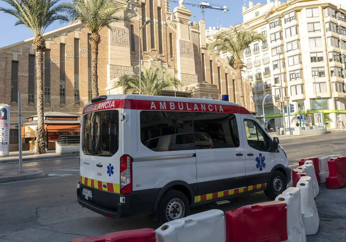 Un hombre de 53 años fallece en El Campello tras chocar su moto contra un camión