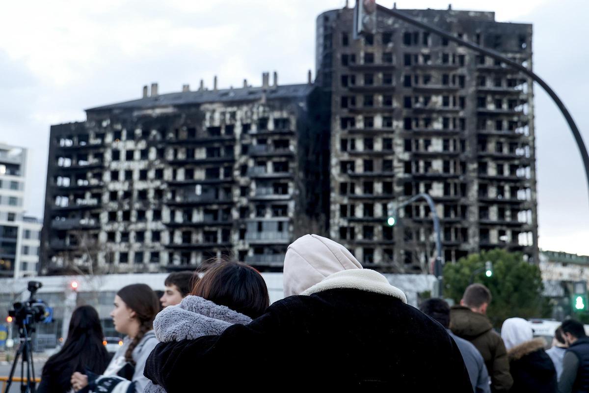 Las víctimas del incendio ascienden a nueve y todavía se busca a un desaparecido