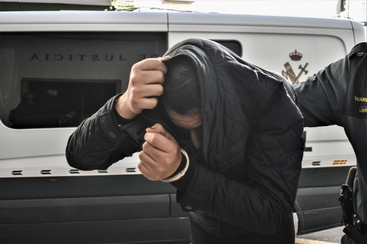 Detenido un sacerdote y su pareja en Don Benito por traficar con Viagra