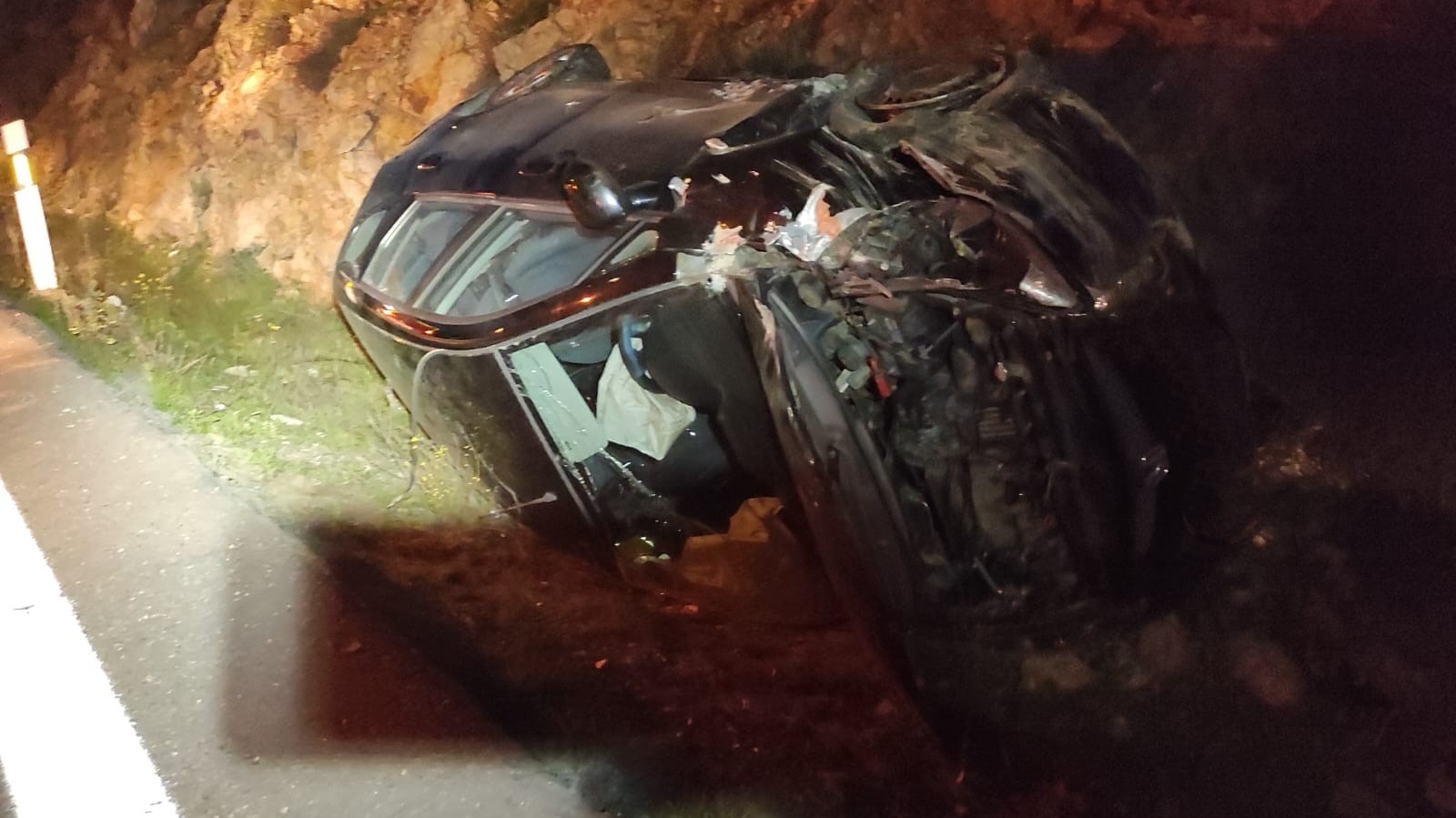 Vuelca vehículo en aparatoso accidente en la Sierra de Aracena sin dejar heridos