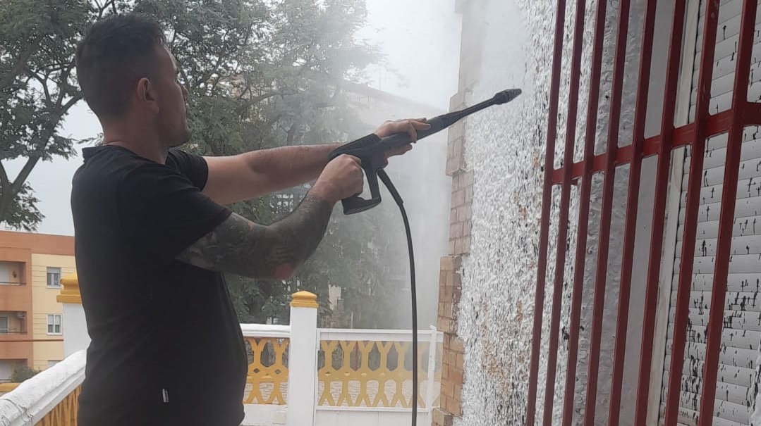 Los vecinos del Barrio Reina Victoria indignados por actos vandálicos justo antes de Semana Santa