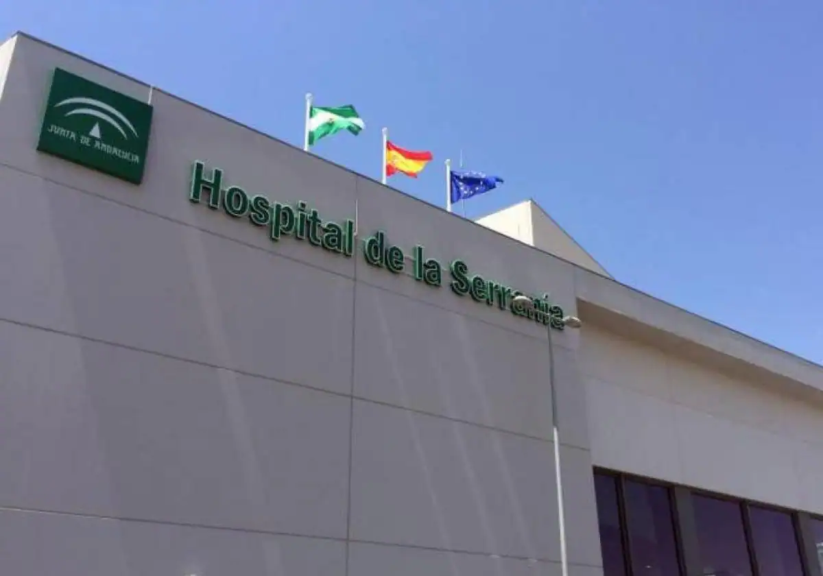Cinco heridos, uno de ellos menor, en un accidente con vuelco en Cañete la Real