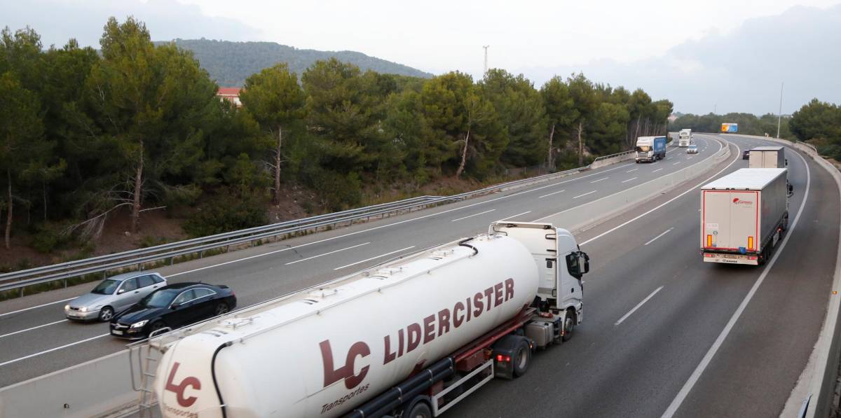 Retenciones en la AP-7 en Roda de Berà por un accidente