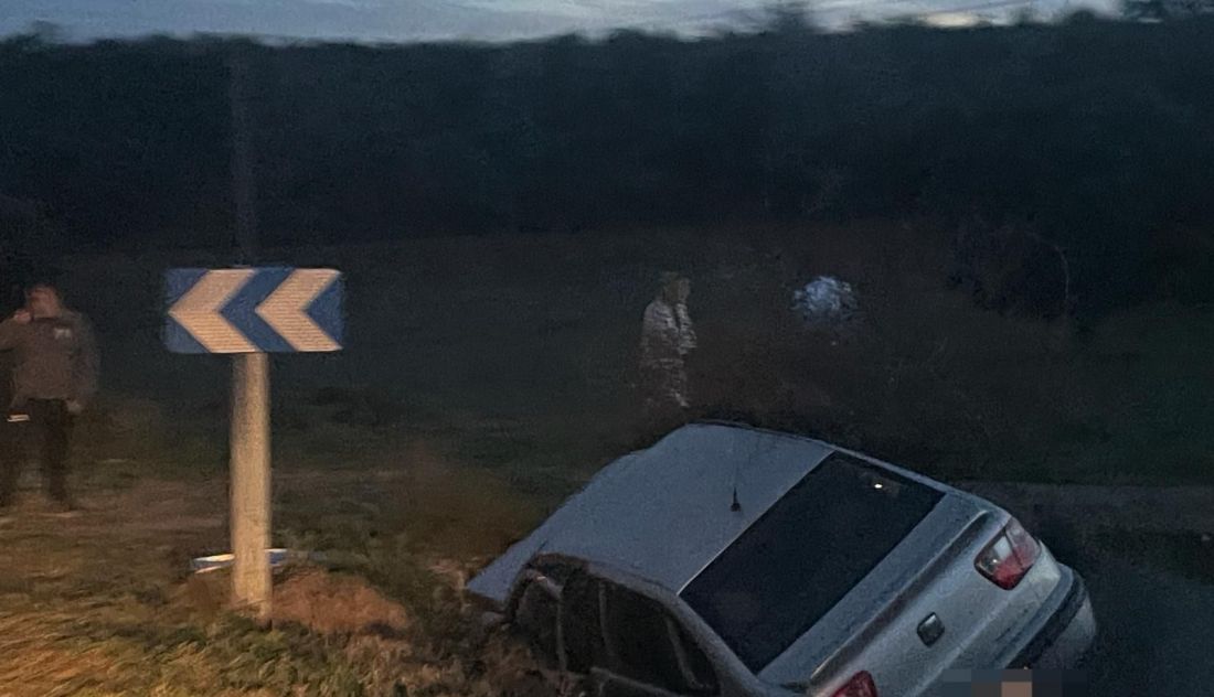 Aparatoso accidente en carreteras zamoranas: conductor pierde el control y termina en la cuneta en la ZA-P-1405