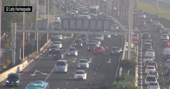 Un accidente provoca retenciones en la Avenida Marítima dirección sur