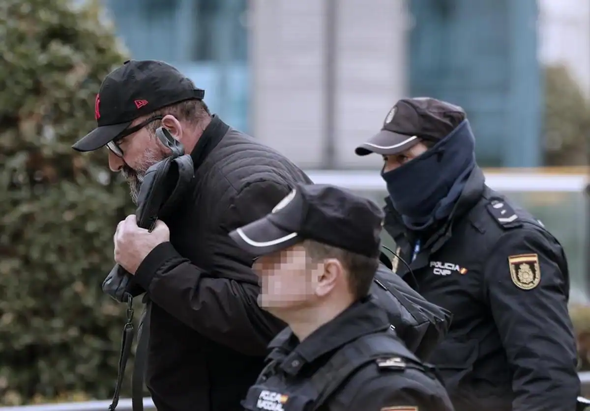 Hallan nueve armas de fuego y 24.000 euros en la casa de Koldo García en Polop