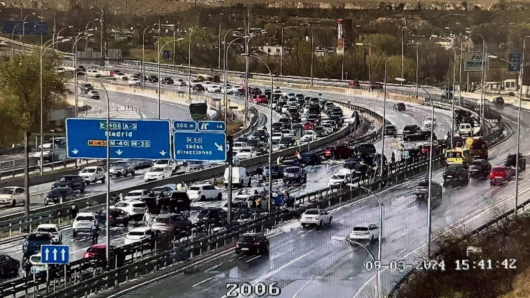 Colisión múltiple en la A-3 deja 18 heridos, ninguno grave, y afecta a 30 vehículos