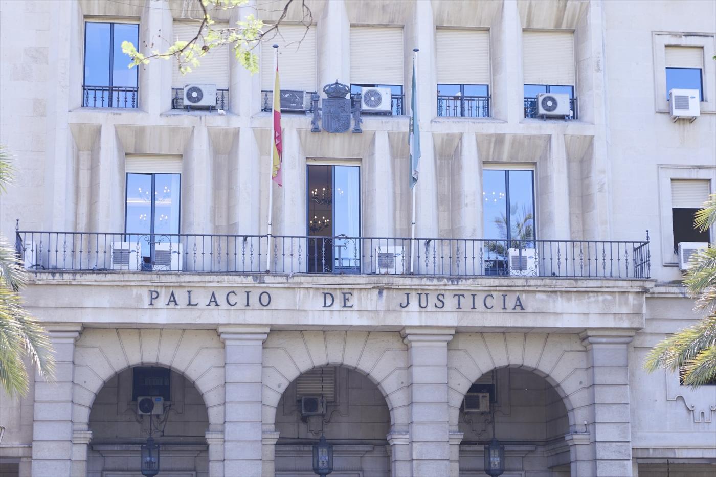 Fachada principal de la Audiencia Provincial de Sevilla. - Viva Sevilla.