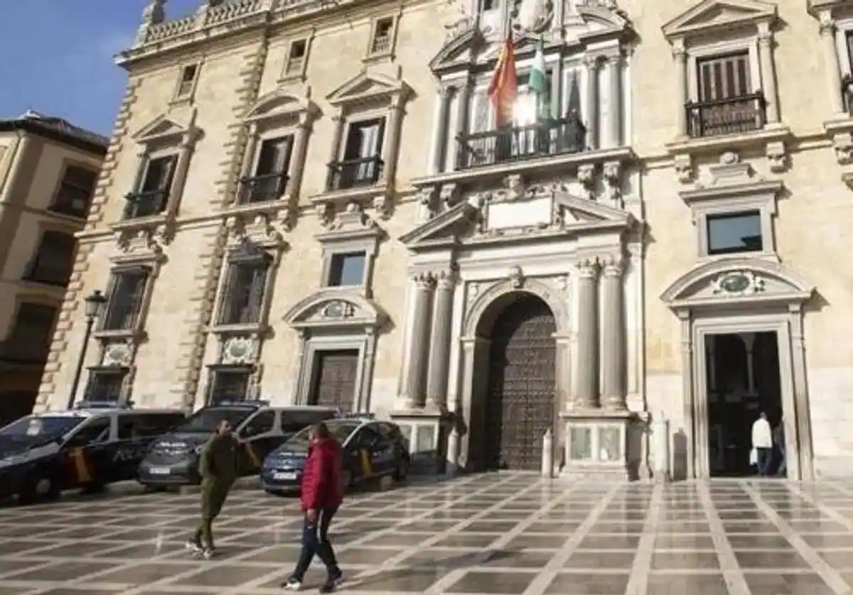 Absuelven de tráfico de drogas a una mujer porque llevaba sustancias «por encargo de amigos» en Torremolinos