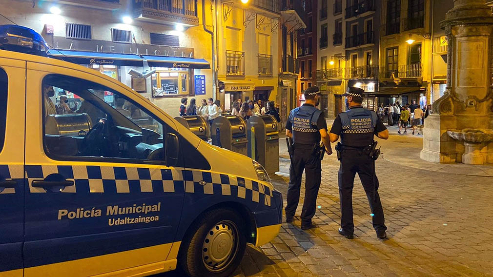Se equivoca de piso en Pamplona, intenta entrar en un domicilio y acaba durmiendo en comisaría