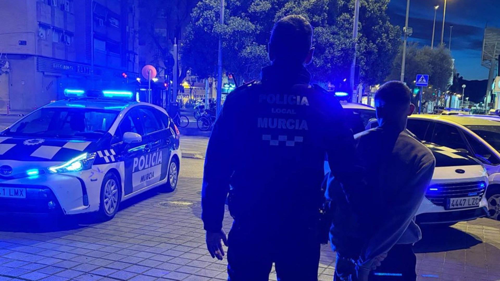 Lo detuvieron por romper las ventanillas de varios vehículos en El Palmar y lo ha vuelto a hacer