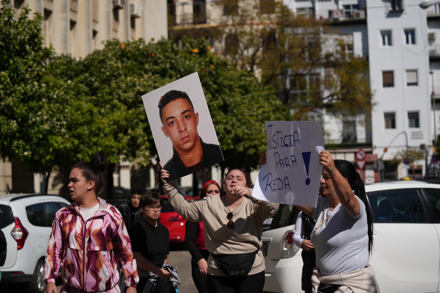 Dos jóvenes de 18 años ingresan en prisión provisional por apuñalamiento mortal en Sevilla