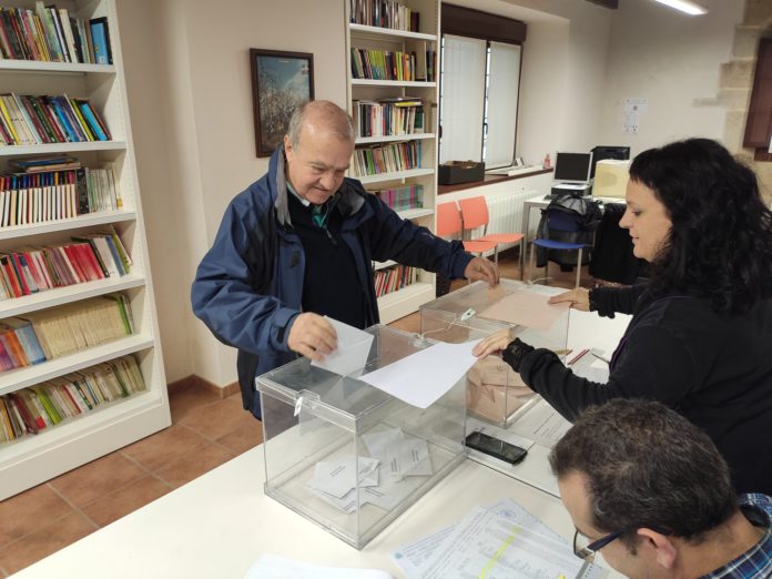 Camino de volverse locos en Vitoria para notificar mesas electorales