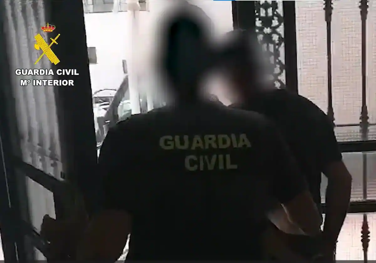 Investigan si el falso médico de Rincón de la Victoria causó quemaduras a una paciente con una pomada