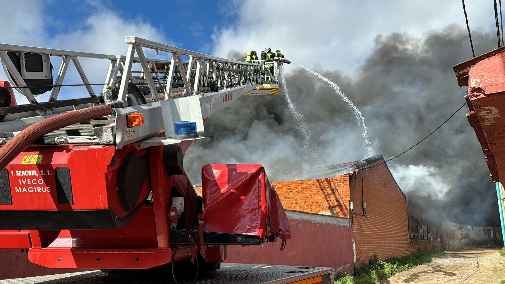 LEGANÉS/ Un incendio junto a San Nicasio obliga a confinar a los vecinos