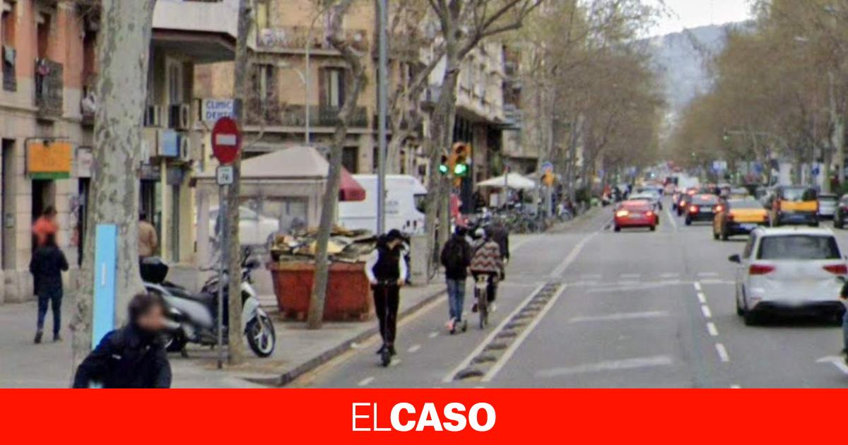 Un herido crítico al chocar una bici y un patinete cerca del Mercado de Sant Antoni de Barcelona