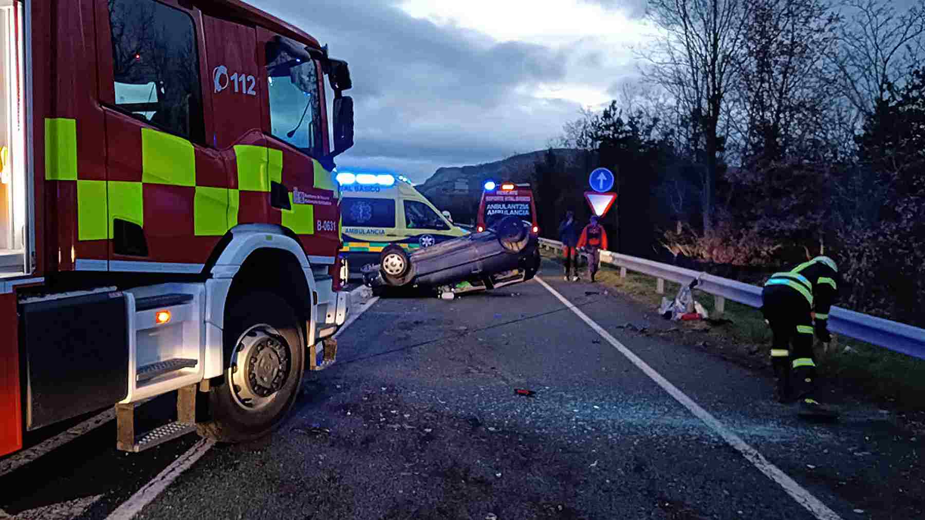 Desgarrador accidente de tráfico en Navarra: queda boca abajo en mitad de la autovía