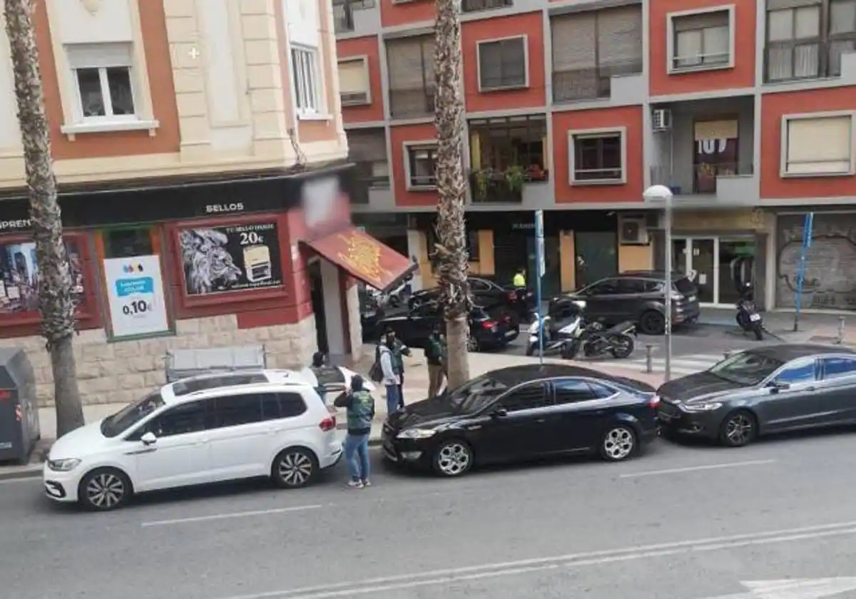 Guardia Civil desarticula red de trata de inmigración ilegal en copistería de Alicante