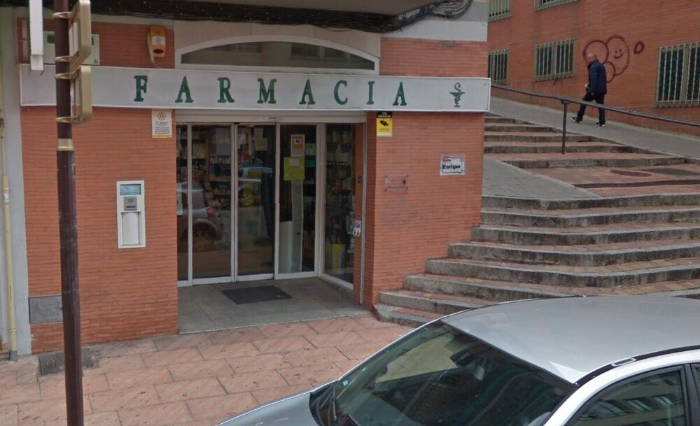Atraca a mano armada la farmacia de la calle Las Torres y huye