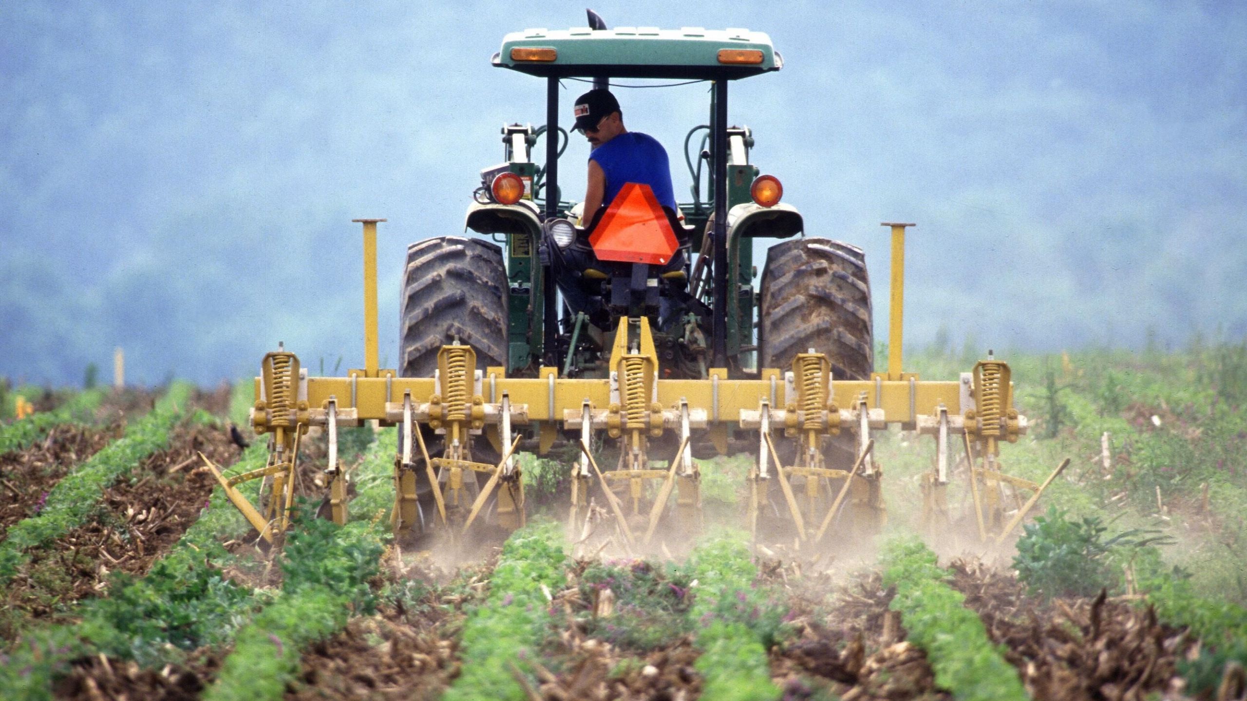 Herido grave el conductor de un tractor que ha volcado en Puerto Lumbreras