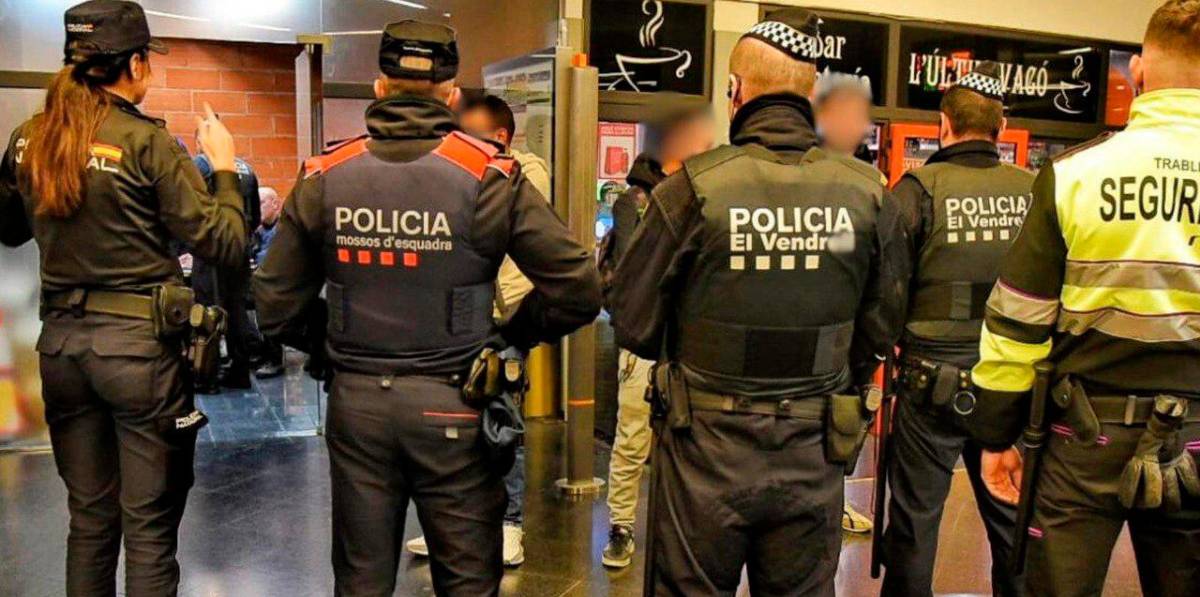 Macrodispositivo policial en las estaciones de tren de Sant Vicenç, Segur y Cunit