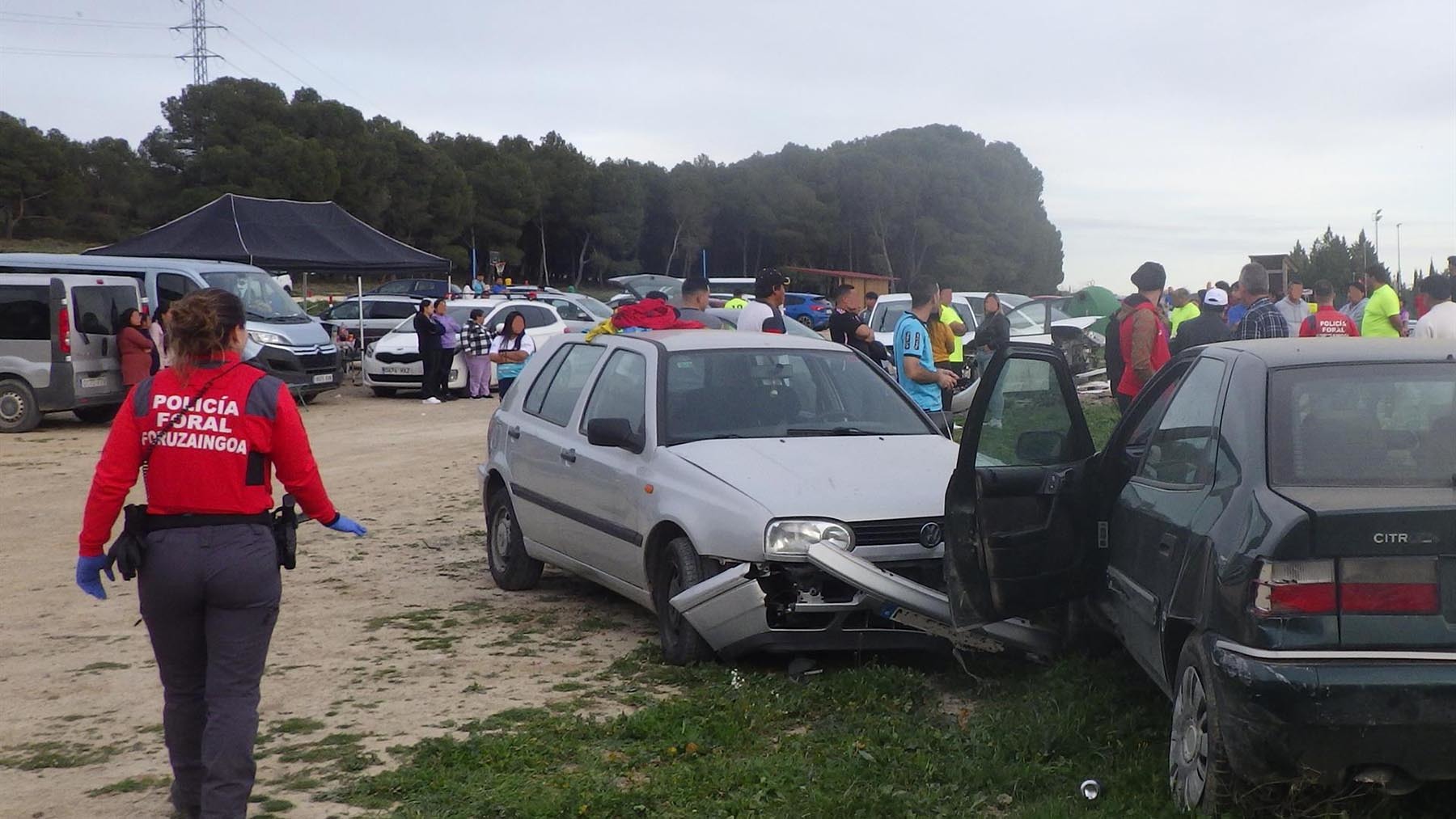 Un conductora drogada se sale de la carretera y choca contra cinco coches en Navarra