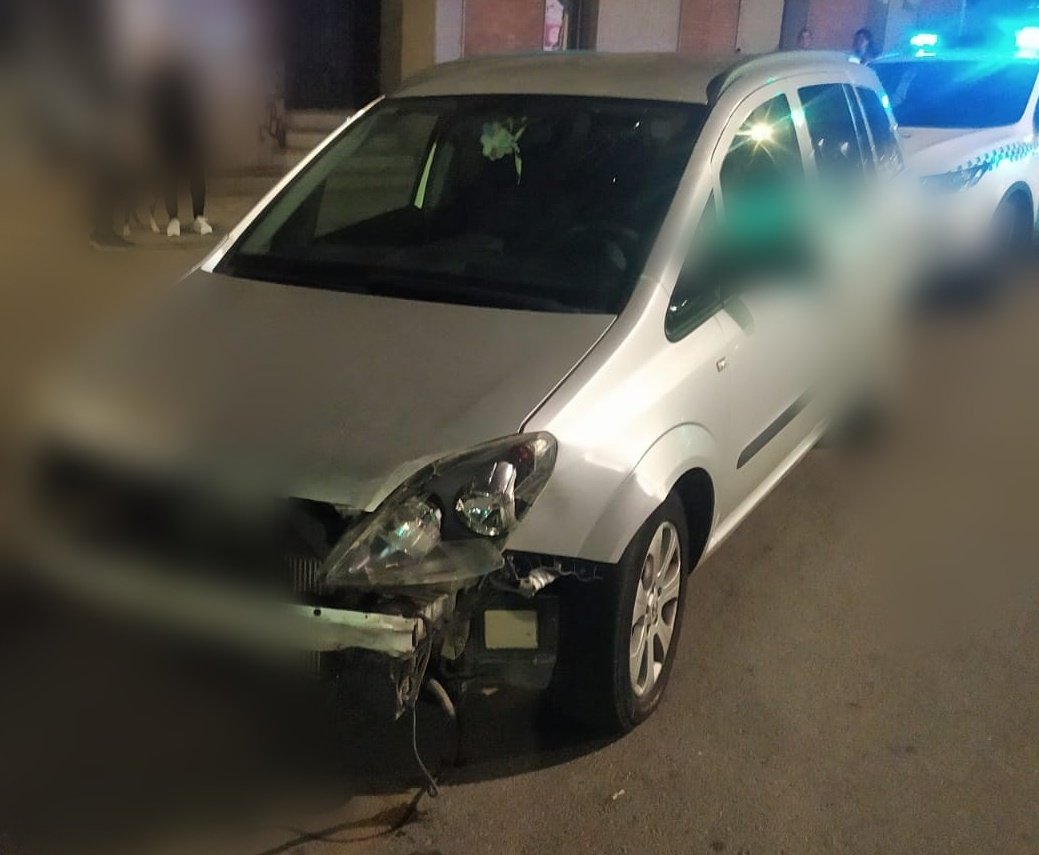 Joven conductora en Puertollano causa daños a vehículo estacionado y es detenida por dar positivo en alcoholemia