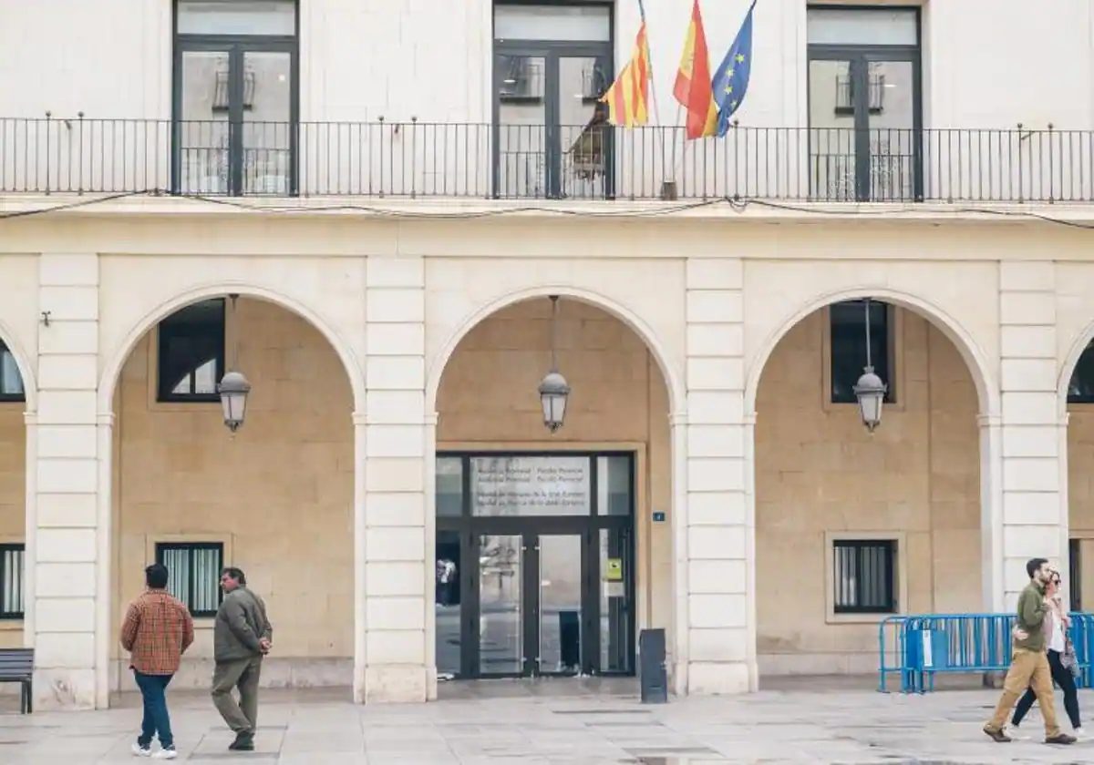 Juzgan a un hombre acusado de agredir sexualmente a su sobrina de 14 años y enseñarle pornografía en Alicante