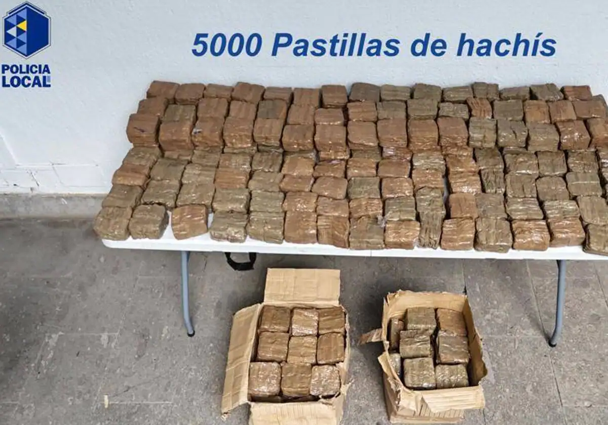 La Policía Local de Telde decomisa más de 5.000 pastillas de hachís en Jinámar.