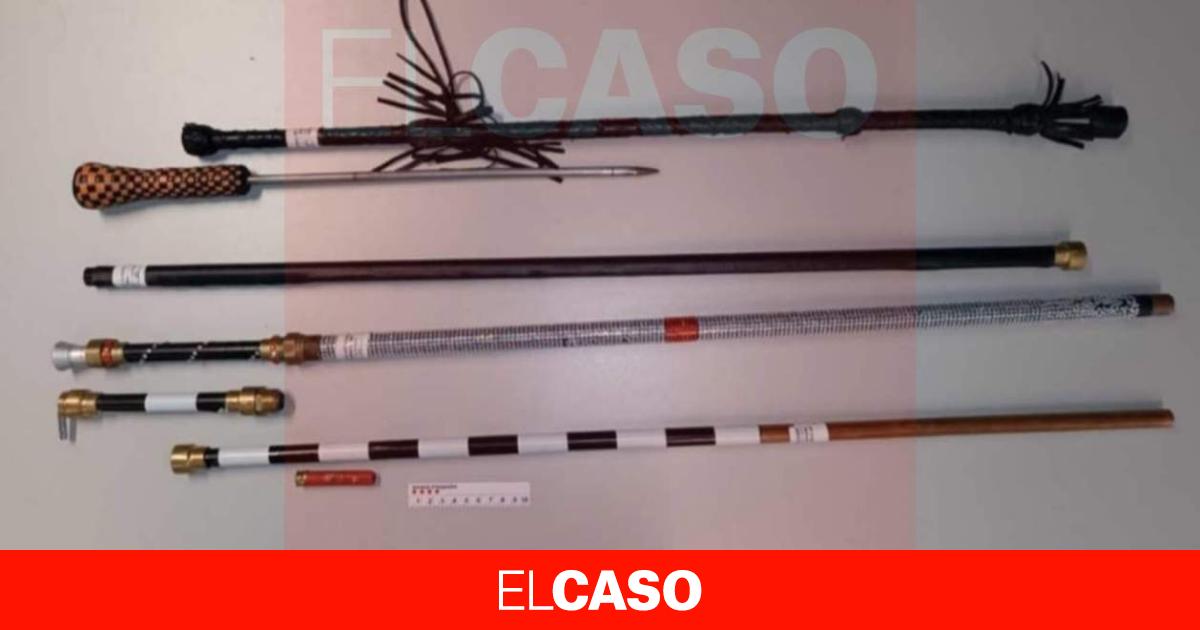 Estas son las armas que se fabrican en un taller de Sant Cosme, en El Prat: bastones-pistola de 9mm